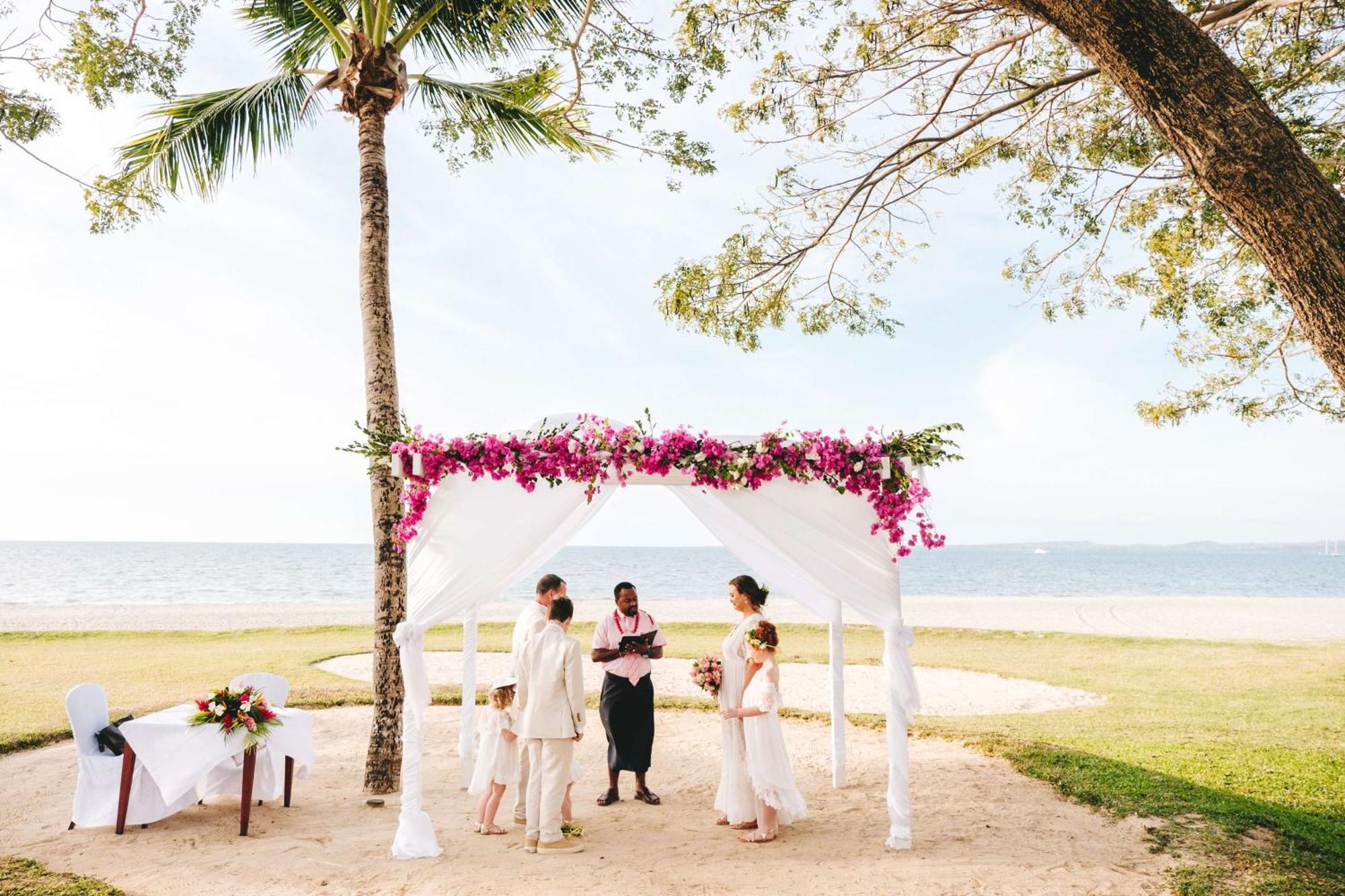 Hilton Fiji Beach Resort And Spa Denarau Island Exterior photo